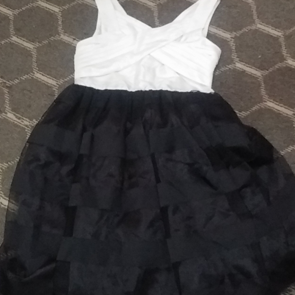 Beauty black and white bloome dress . girls